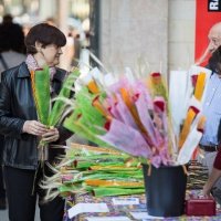 Sant Jordi 2014, amb llibres, roses solidàries, cava i ràdio en directe