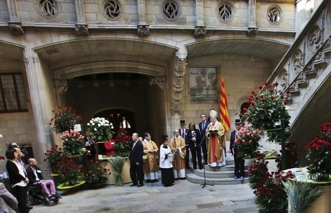 Benedicció de roses al Palau de la Generalitat