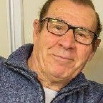 "Comparto piso con otros cuatro pensionistas"