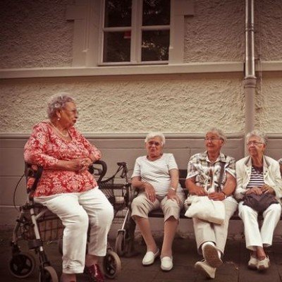 ¿Podemos hacer algo para atender la soledad no deseada? Si, ¡los espacios comunitarios!